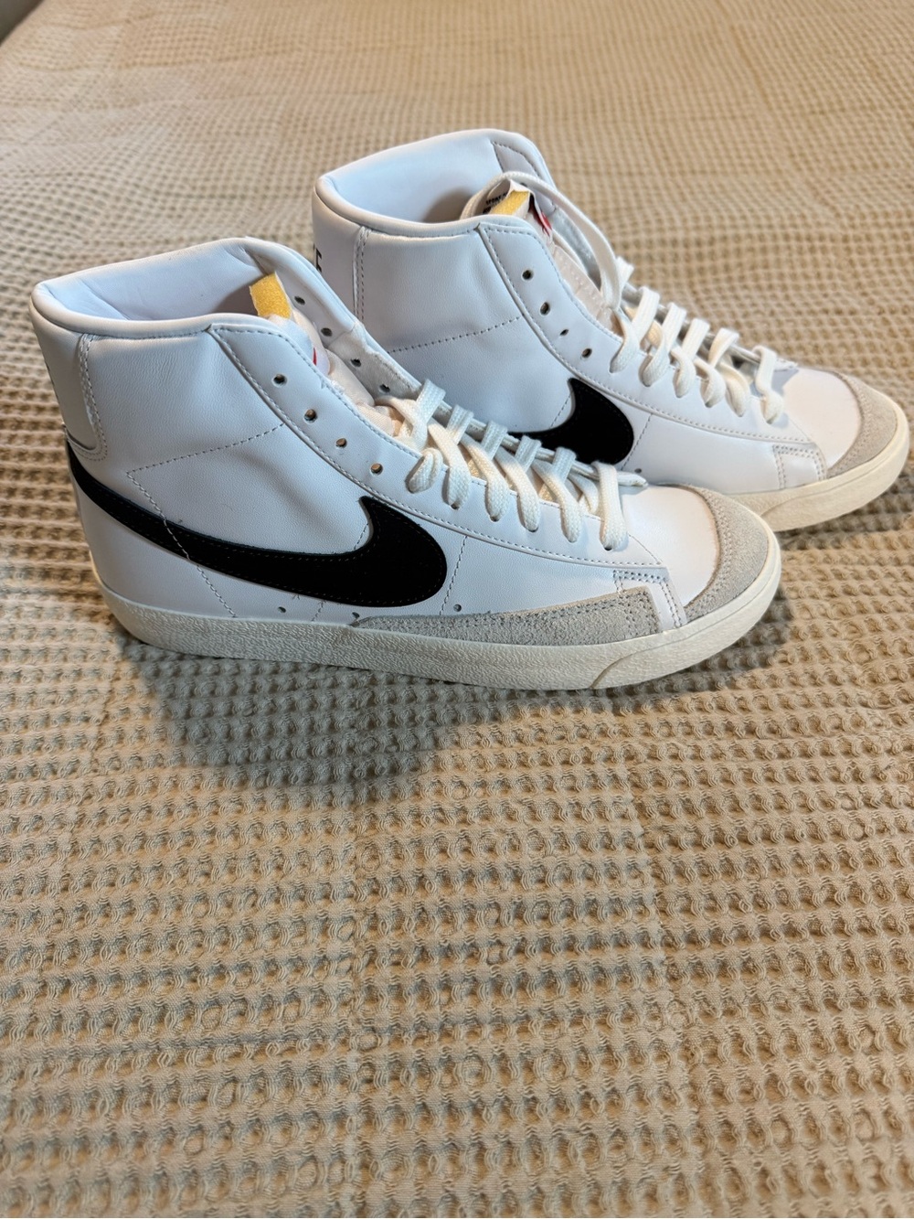 Nike Blazer Mid ‘77 Vintage White/Black Sneakers Women Size 9 CZ1055-100